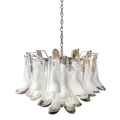 Luxe Pirelli chandelier 25 with leaf-like opalino glass shades